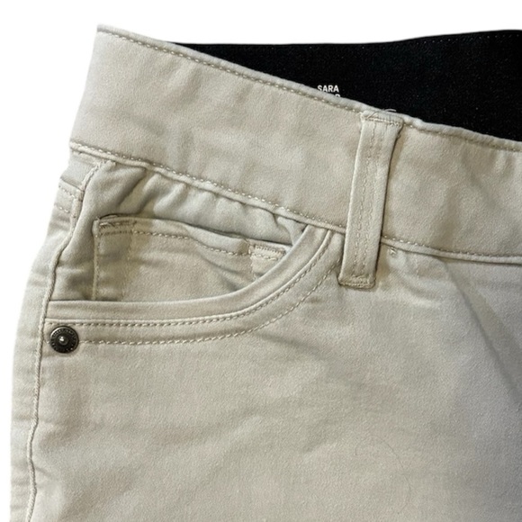 Liz Claiborne Sara Crop Mid-Rise Capri’s | Size 2P - Picture 3 of 7